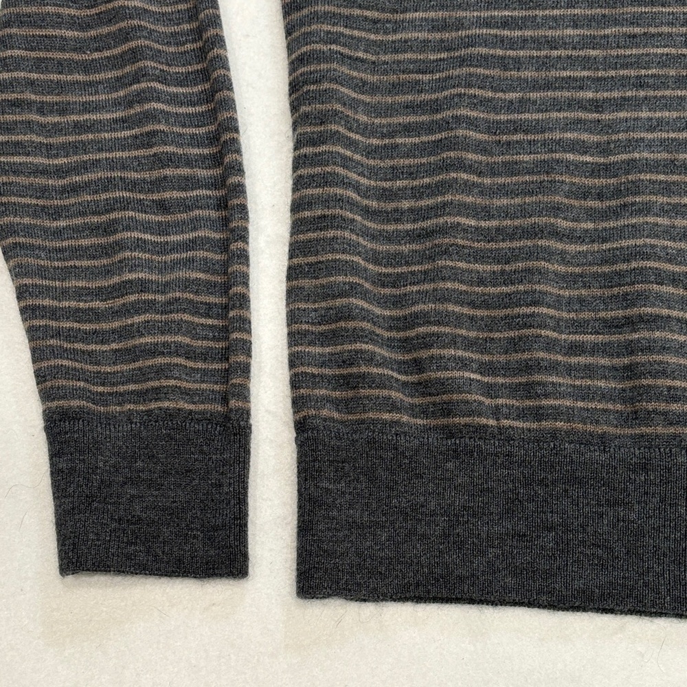 Banana Republic Women's Gray Striped V-Neck Sweater Medium 100% Merino Wool - Picture 3 of 7
